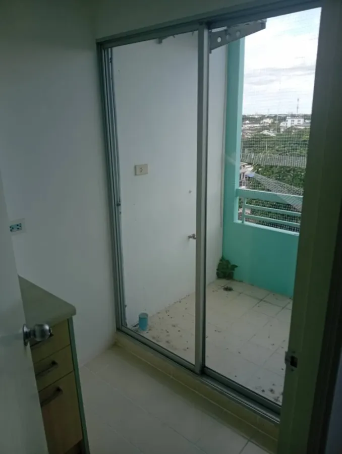 Urgent sale!! Lumpini Center Nawamin Condo (Happyland Phase 5), 8th floor, beautiful room, fully furnished, ready to move in immediately. Reserve now!