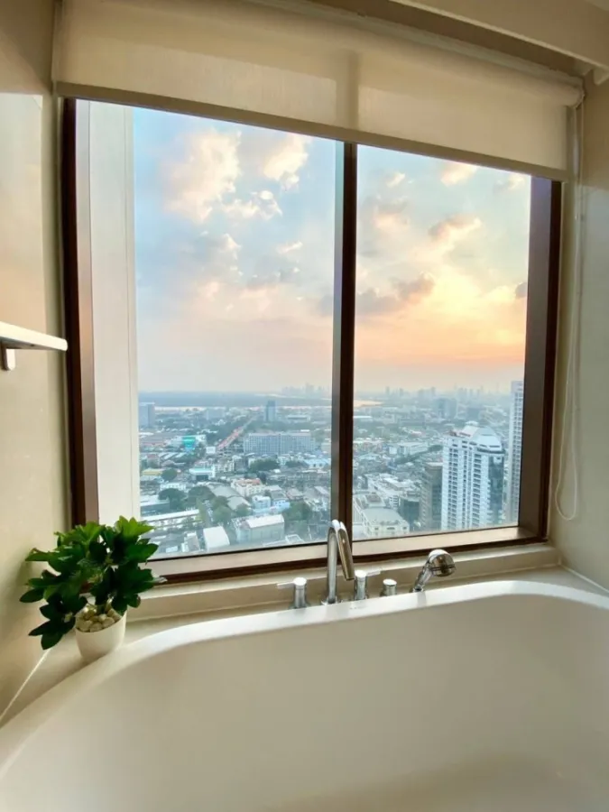 For rent: The Emporio Place, high floor, east facing, panoramic view of the sky and river, good wind, good sunshine.