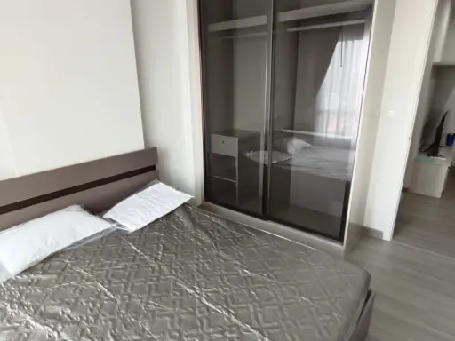 For rent: The President Charan - Yaek Fai Chai Station, 10th floor, fully furnished room, nice to live in, hurry and book now, urgent.