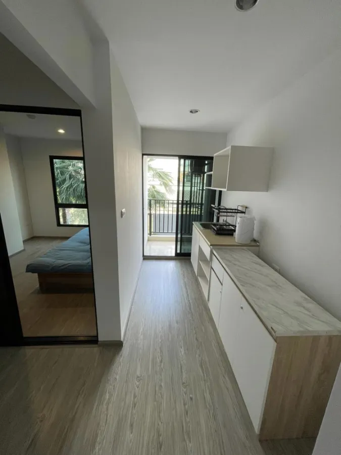 Hi Seacon Station for sale, 2nd floor, quiet room with furniture. Convenient travel. If interested, book now.