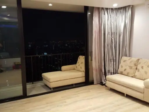 Selling The Issara Ladprao, corner room, very beautiful view, the room is hard to find too. The interior is completely refurbished. Book now. If you are slow, you will miss it!