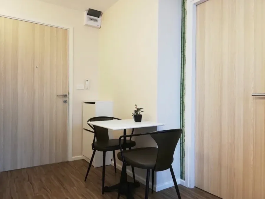 For rent: Grand Condo Wutthakat 53, wallpapered and mosquito screened, fully furnished, ready to move in, near Wutthakat BTS station, convenient trans