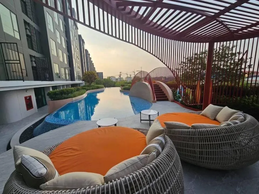 ให้เช่าคอนโด Atmoz ซีซั่น ลาดกระบัง ห้องพร้อมอยู่ ชั้น 2 ไม่สูง มาพร้อมราคาสุดพิเศษ รีบย้ายมาจองด่วนๆ