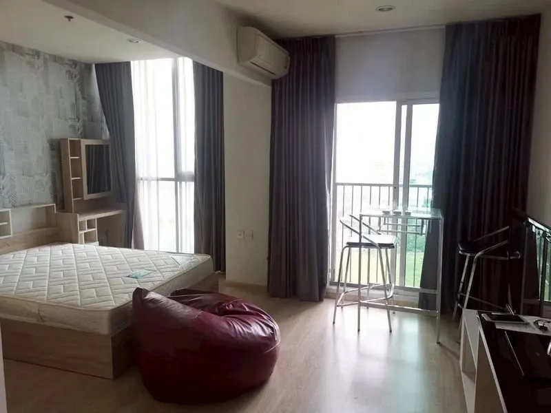 For sale: Noble Revolve Ratchada, high floor, 29th floor, city view, very nice, open view, not blocked, headboard with wallpaper, hurry up and grab it