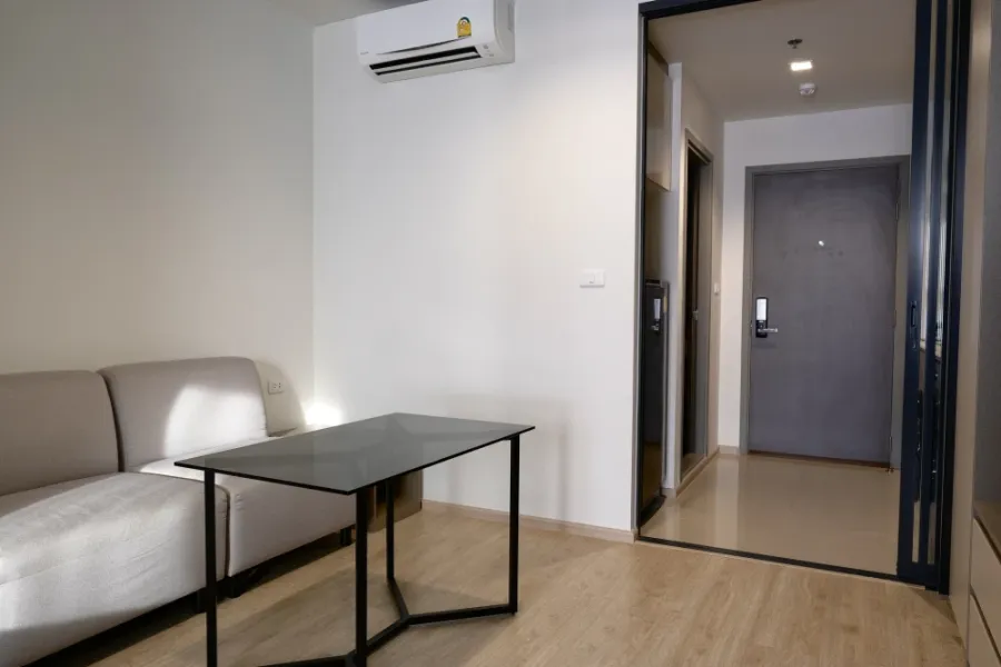 For rent Ideo Sathorn-Wongwian Yai 1 bedroom 1 bathroom, fully furnished, don't miss out on this great deal.