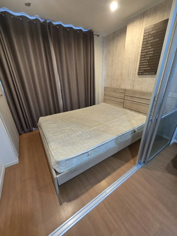 For rent: Lumpini Park Rattanathibet – Ngamwongwan. High-quality wallpaper installed. Fully furnished with appliances. Ready to move in.