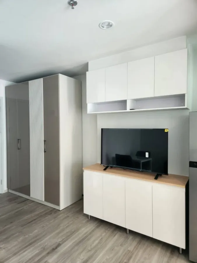 For rent: Regent Home Bangna, 20th floor, comes with furniture and appliances. Reserve now, don't miss out!