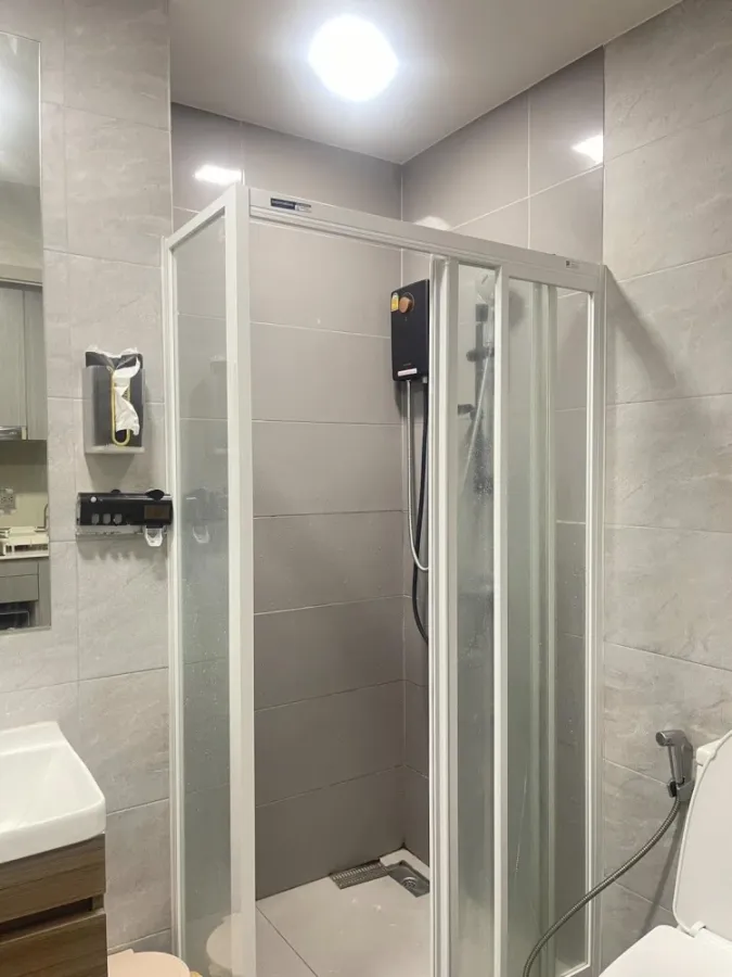 For rent: Modiz Launch Rangsit, 18th floor, view of Thammasat University, fully furnished, ready to move in, reserve now, don't miss out.