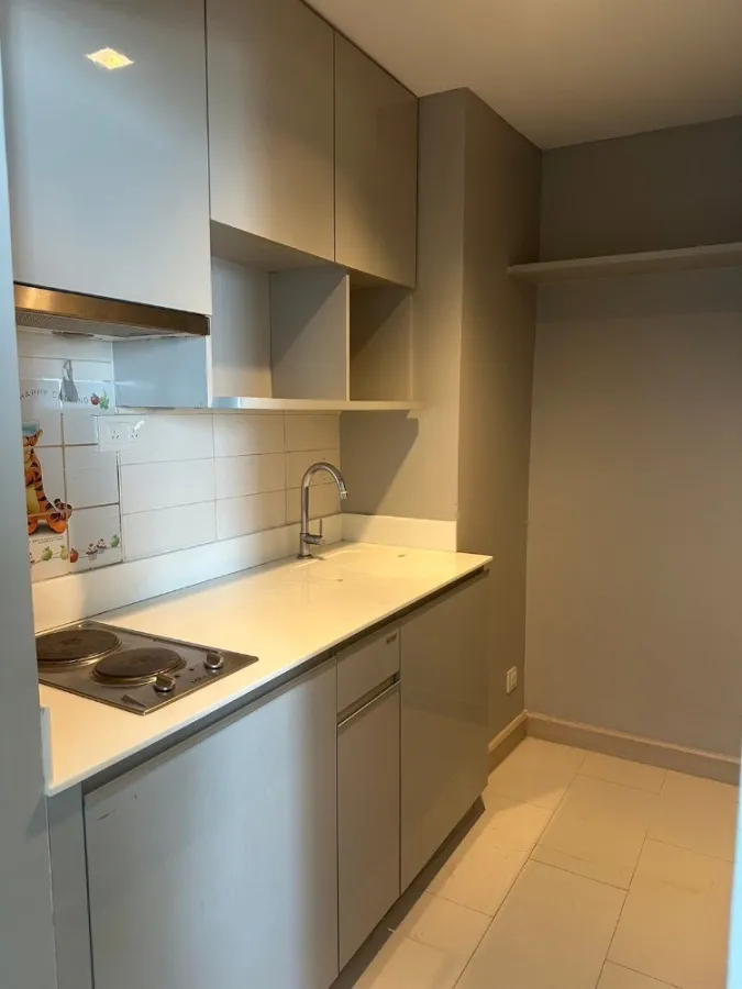 For sale: Ideo Mobi Sathorn-Taksin, 11th floor, complete with furniture and electrical appliances. Book now, don't miss out.