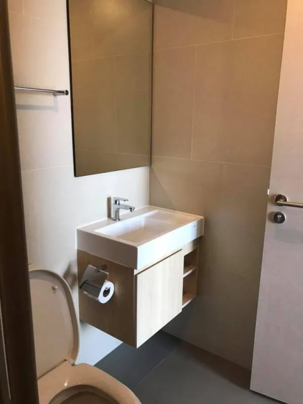 Lumpini Suite for rent, Phetchaburi-Makkasan, 1 bed, big screen TV, lie down and watch netflix chilling, don't let it slip away.