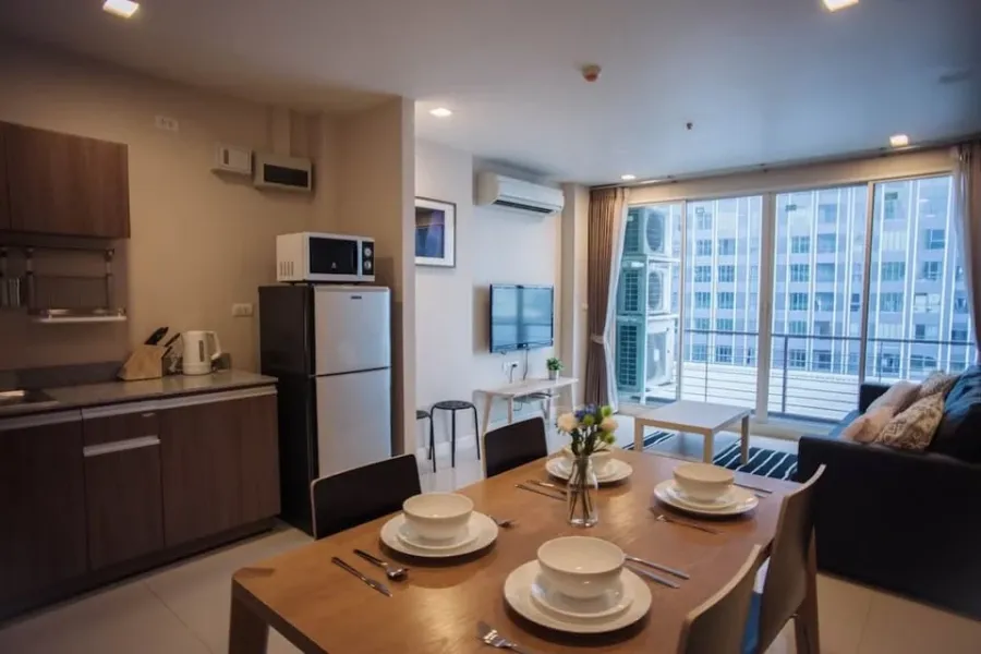 For sale or rent: Wish @ Samyan, very spacious room, 2 bedrooms, 2 bathrooms, fully furnished, just bring your belongings and move in.