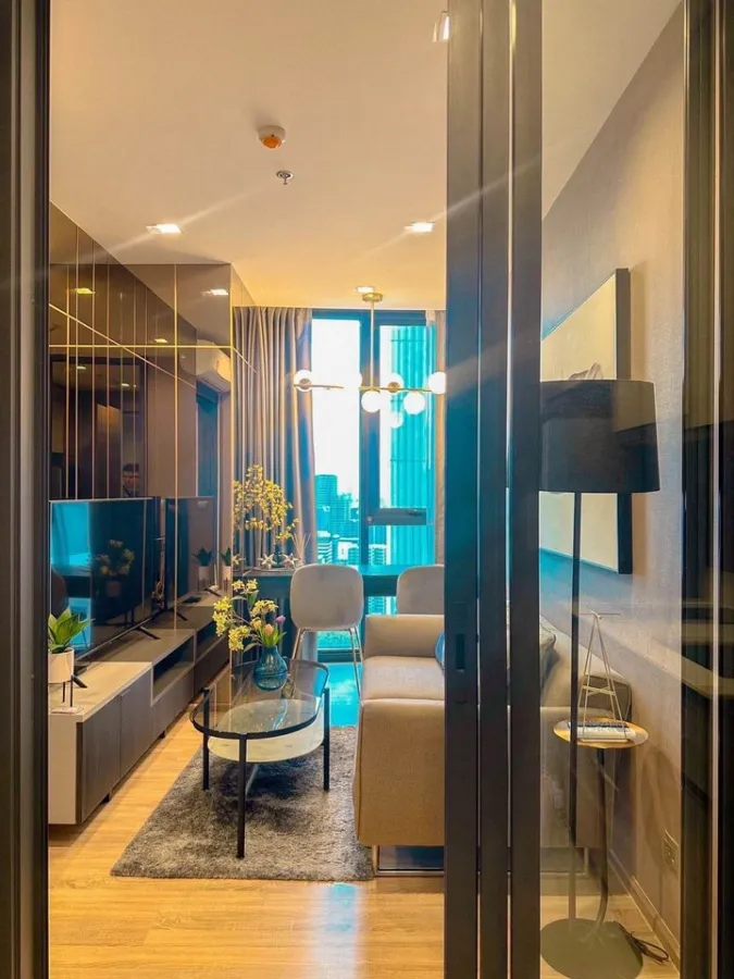 Sell The Line Phahol-Pradipat, high floor, good view, beautiful room, full built-in furniture Don't just look at it, hurry up and reserve it.