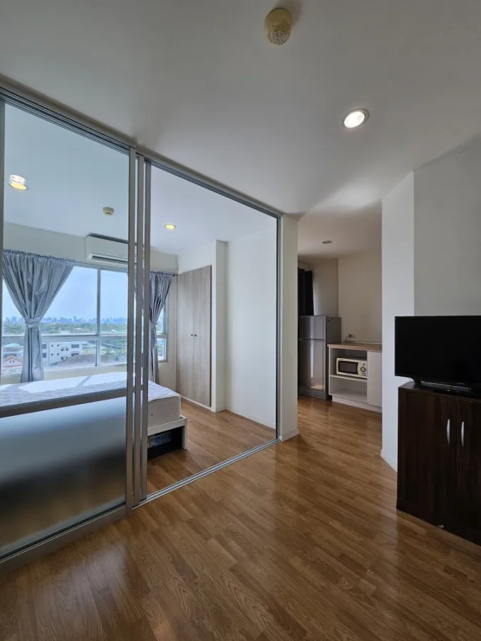 For sale: Lumpini Ville On Nut–Phatthanakan, corner unit with privacy, fully furnished, swimming pool view. Reserve now!