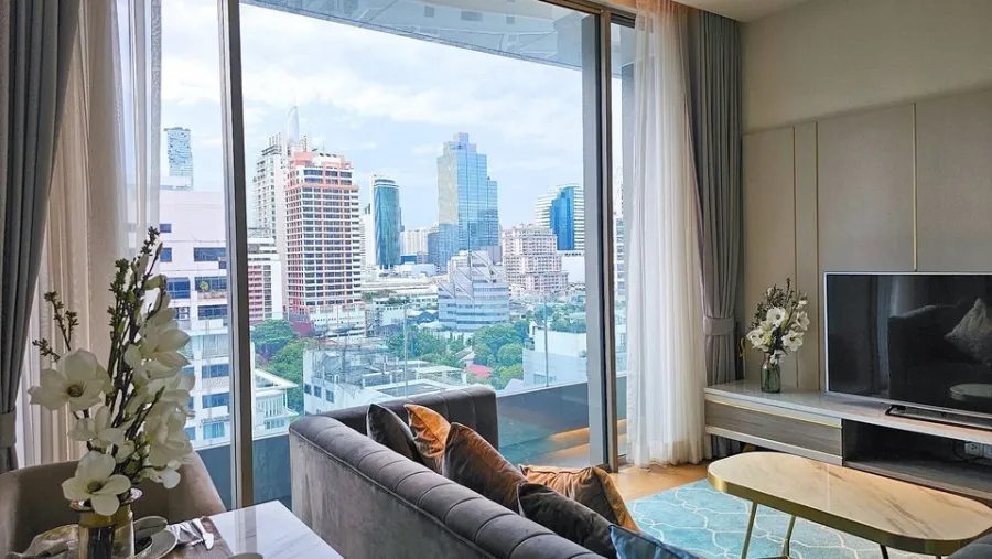 Condo for rent, Saladaeng One, beautifully decorated room, looks very expensive, comfortable to sleep, premium grade furniture, book now.