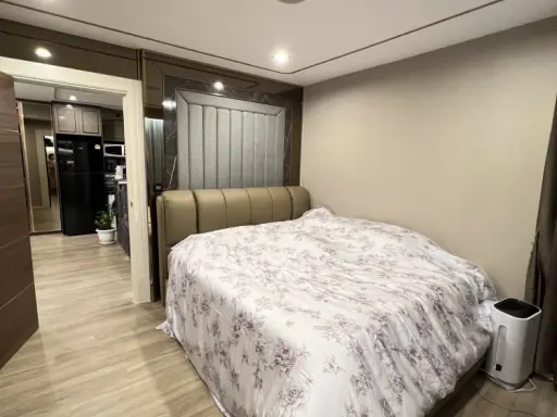 For sale: Atmoz Ladprao 71, spacious room with plenty of usable space, built-in walls and quality furniture. Reserve now!