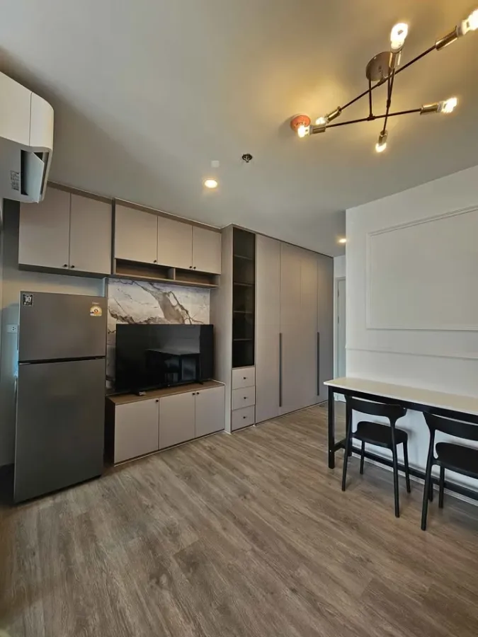 For rent: Regent Home Bangna, 26th floor, very high floor, fully furnished + electrical appliances, beautifully decorated, ready to move in.