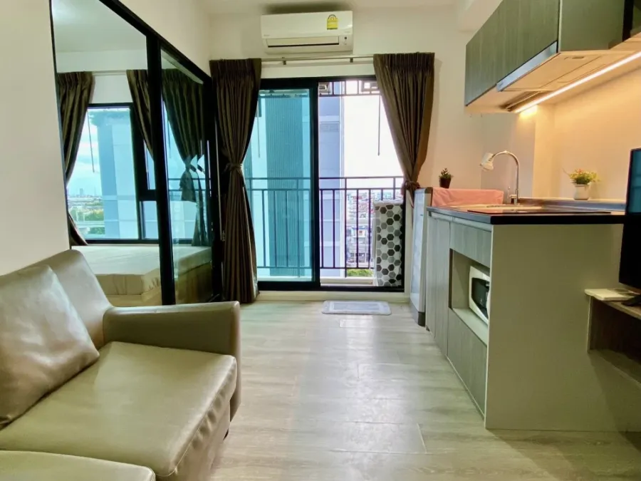 Kensington Sukhumvit-Theparak for rent, a lovely room with complete furniture and appliances. Just bring your bags and move in!