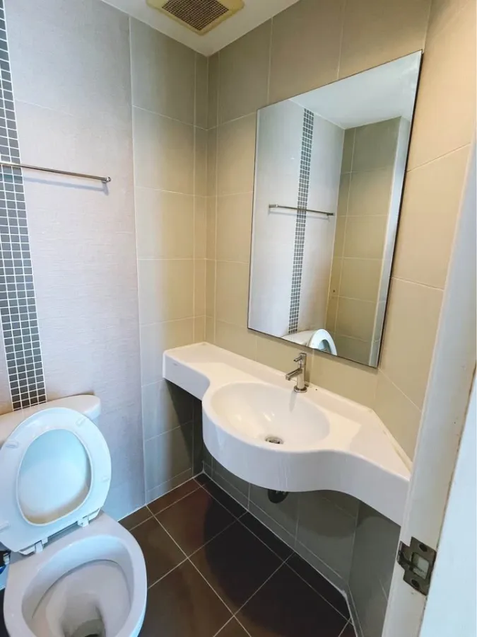 Condo for rent or sale, Lumpini Ville Chaengwattana-Pak Kret, partitioned room, high floor, fully furnished, don't wait.