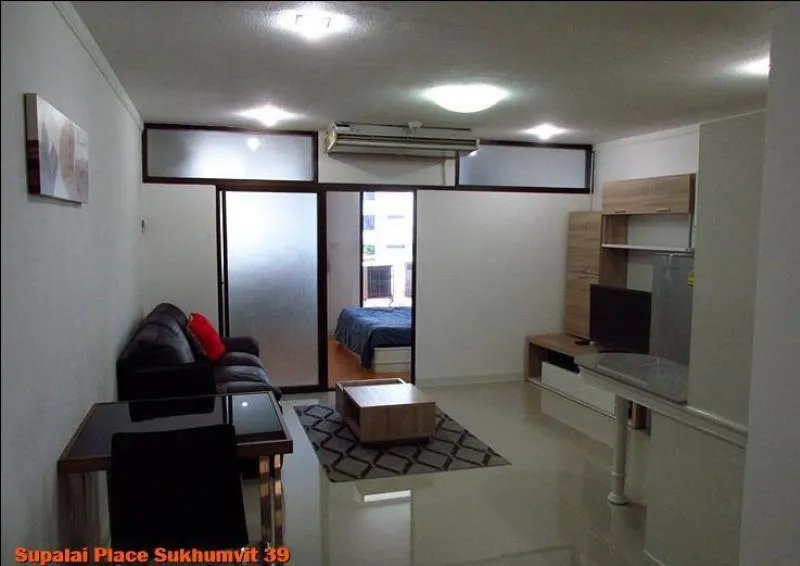 ให้เช่า Supalai Place Sukhumvit 39 ขนาด 50 ตร.ม. ห้องกว้างตกแต่งพร้อมอยู่ วิวสระ เฟอร์ครบ คุ้มราคา