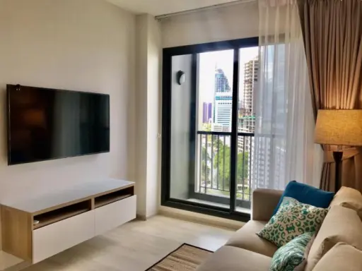 Condo for rent, Life One Wireless, corner room, very beautiful, has 2 sides of view, is a rare room, 1 floor, there are only 2 rooms. Fully furnished, ready, very near to BTS, hurry up.