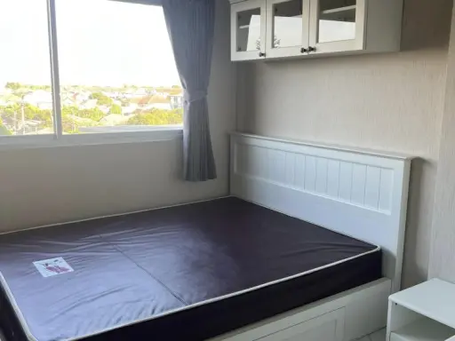 For rent, Lumpini Condo Town Ramintra-Lat Pla Khao, 4th floor, fully furnished, ready to install wallpaper in the entire room. Hurry and reserve now.