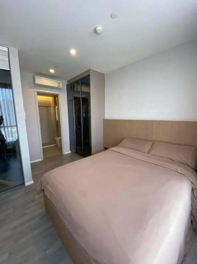 Condo for sale, rent, The Room Sathorn-St.Louis. Nice leather sofa, 16th floor, east direction. Don't wait.