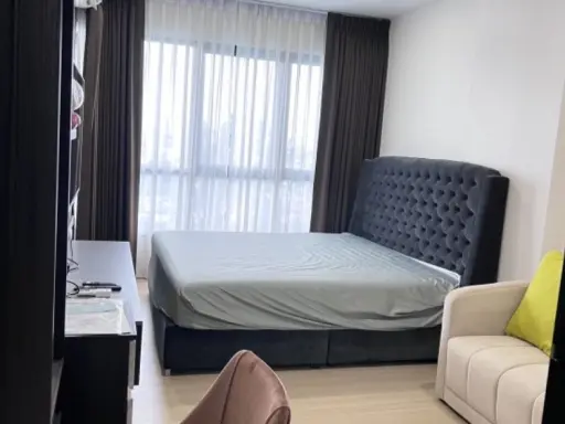 For sale: Supalai Loft Prajadhipok-Wongwian Yai, 8th floor, swimming pool view, this room is in a good location, book now, don't miss out.
