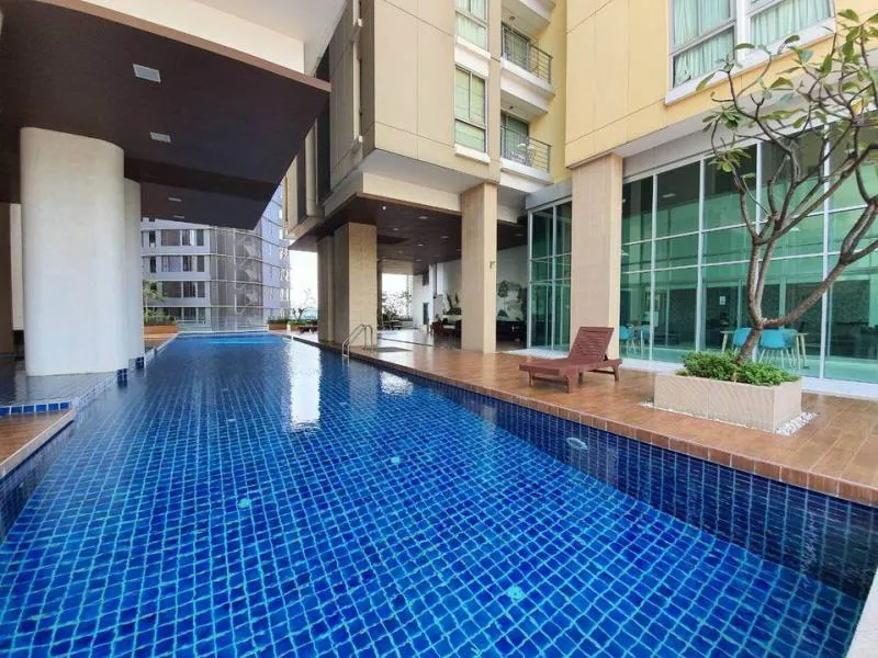 For rent, My Resort Bangkok, white tone room, comfortable for the eyes. give you a comfortable feeling Simple but good looking. Book today.