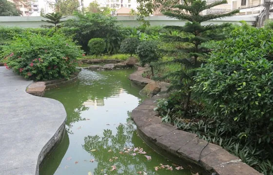 For sale: Le Raffine Sukhumvit 24, very large room with private swimming pool, home-like atmosphere, buy and move in immediately.