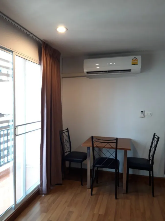 Condo for sale: Regent Home 22 Sukhumvit 85, complete with furniture and electrical appliances. Just come and move in.