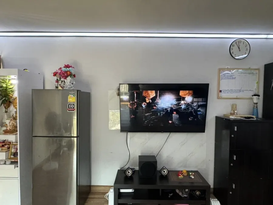 Condo for rent: Regent Home 20 Prachachuen 16. Corner unit, private and affordable. Book today!