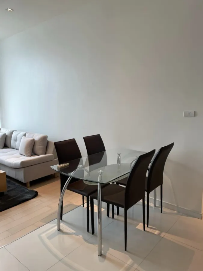 ขาย Eight Thonglor Residence ชั้น 15 ห้องกว้างสุดๆ พร้อมเฟอร์นิเจอร์อย่างดี โซฟานั่งสบาย ห้ามพลาด