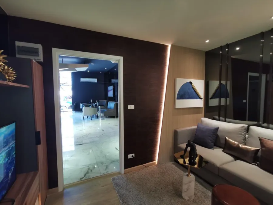 ขายดาวน์ ดิ เอ็กเซล ลาซาล 17 ทำเลดี ตกแต่งเฟอนิเจอร์ครบ SB Design square ห้ามพลาด