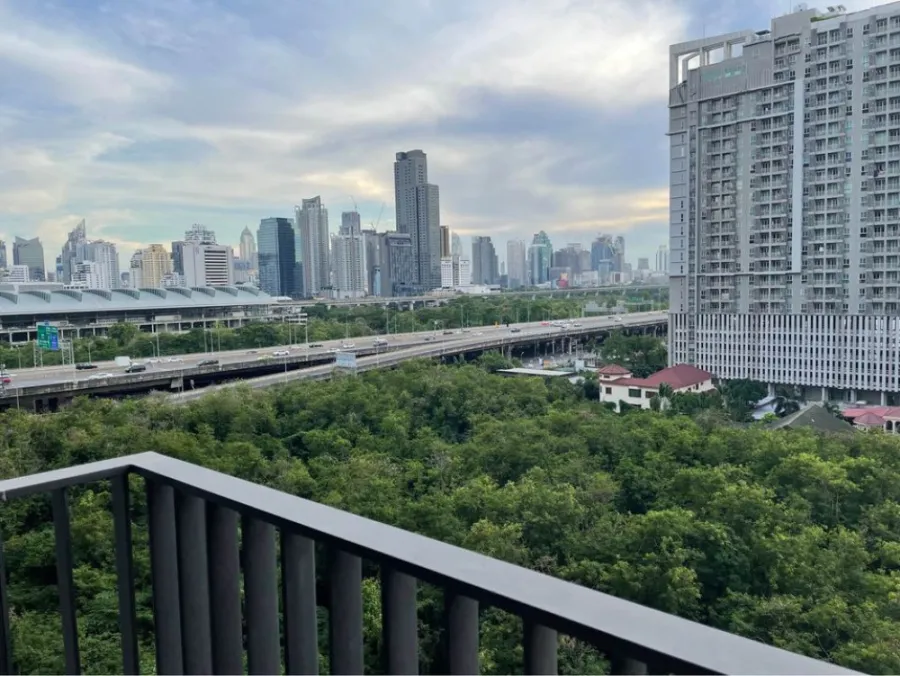 For Rent Life Asoke-Rama 9, very beautiful room, decorated in minimalist style, warm tones, very inviting, don't miss it.