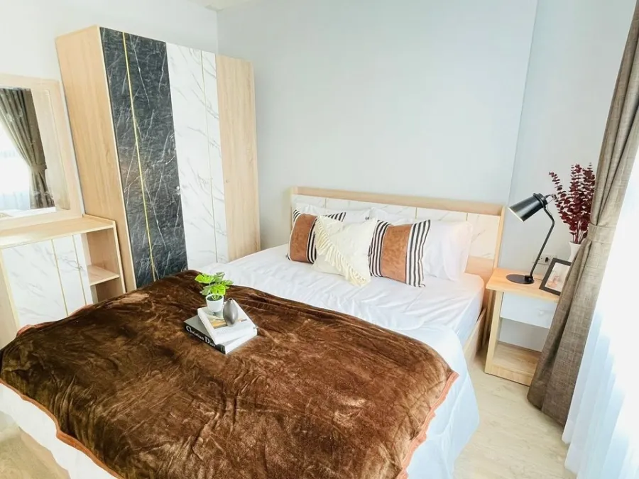 For rent, Rich Park @ Chao Phraya. The decorated room looks good. Fully furnished, very good price, reserve now.
