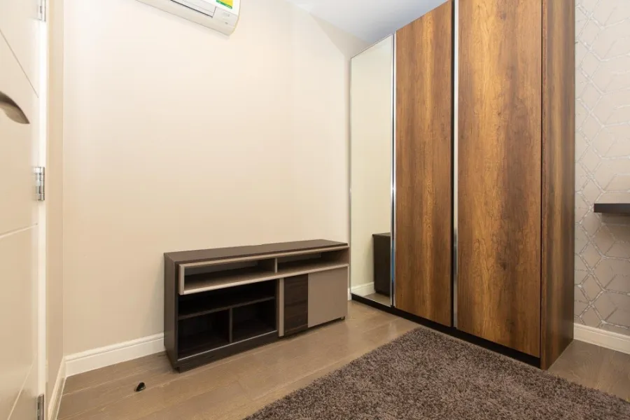 For rent, The Crest Sukhumvit 24, spacious room, comfortable, every piece of furniture is carefully selected. Don't miss it.