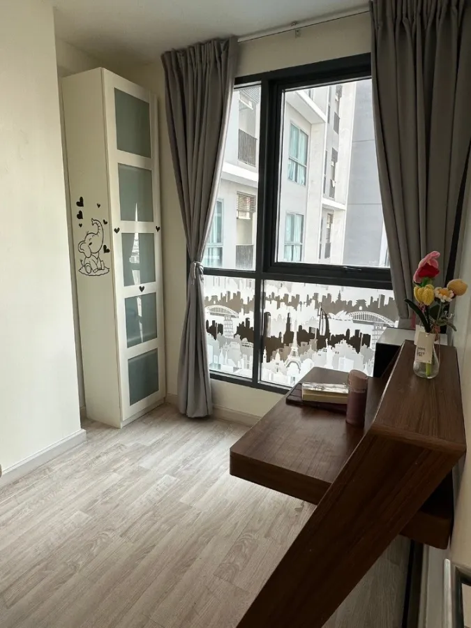 For sale: Ideo Mobi Sathorn-Taksin, 11th floor, complete with furniture and electrical appliances. Book now, don't miss out.
