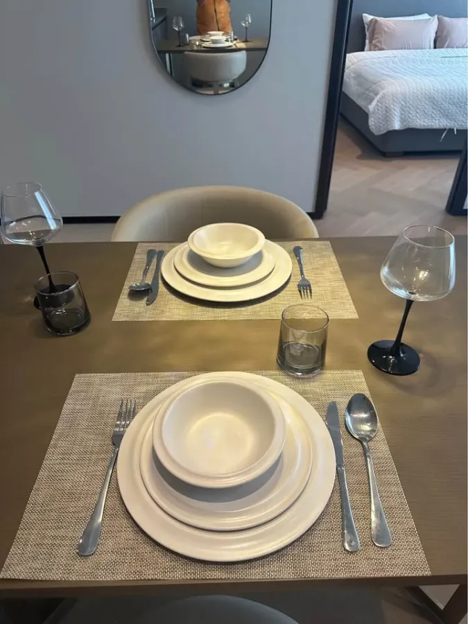 ให้เช่า The Reserve 61 Hideaway ห้องใหญ่มาก พร้อมระเบียงยาวตลอดหน้ากว้างของห้อง ให้บรรยากาศ hideaway แบบรีสอร์ต 5 ดาว ต้องจอง