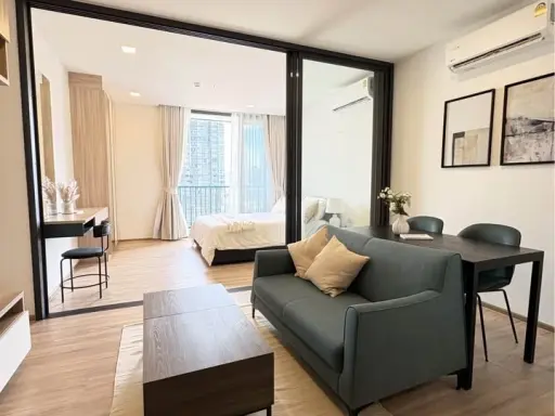 XT Phayathai for rent, beautiful room, good view, quiet, has a balcony, spacious living space, interested, reserve now.