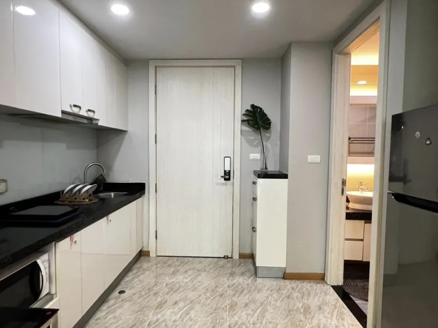 Condo for rent, J.R.Y Condo Rama 9, room decorated in a minimalist style, minimalist, nice built-ins, nice to sleep in, book now.