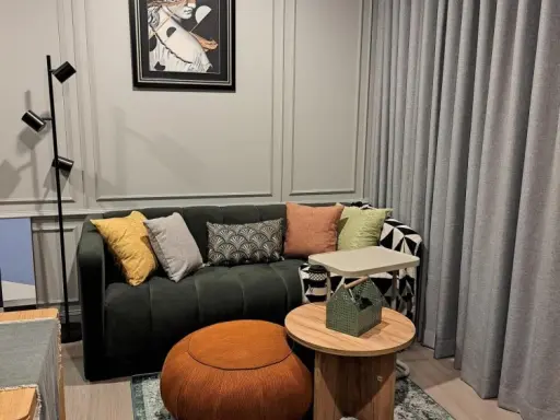 For Rent The Base Phetchaburi-Thonglor very beautiful decorated room furniture Install wallpaper throughout the room. Book now.