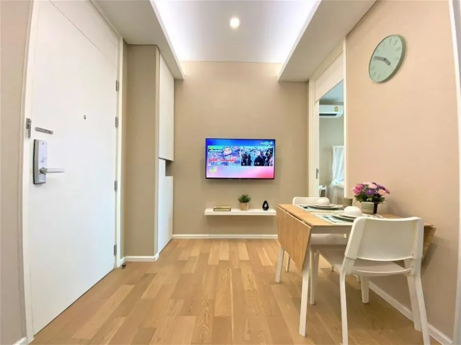 For rent: The Saint Residences, beautifully decorated room in a sweet style. The entire room is wallpapered. Can't reserve it?