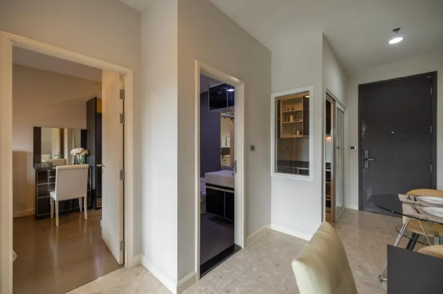 Urgent sale, Condo The Crest Sukhumvit 34, spacious room. Great usable space, hurry and reserve now.