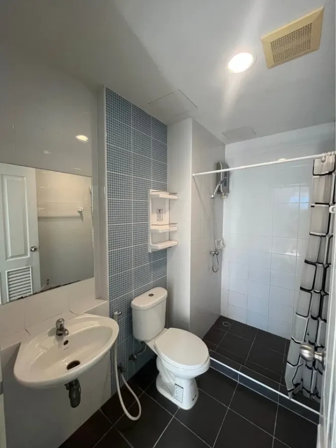 For rent: The Kith Lumlukka Klong 2, corner unit offering privacy, bright and airy room, fully furnished. Don't miss out!