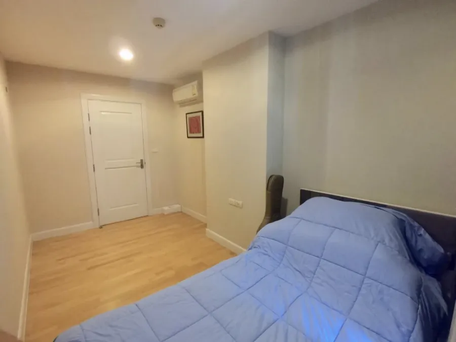 Selling The Fine Ari 4 - Phahonyothin. This is the only adjacent unit, making it very quiet and peaceful. It's a slow-life condo perfect for those who