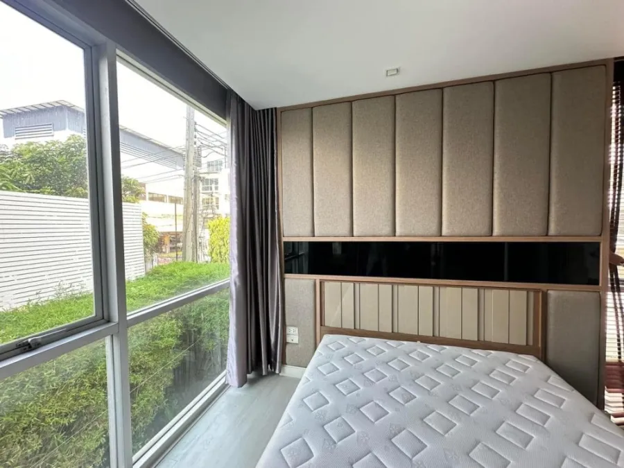 ขาย The Room Sukhumvit 64 ห้องกว้างขวาง น่าอยู่สุดๆ โซฟาตัวใหญ่นั่งสบายมาก ไม่จองแล้วจะเสียใจ