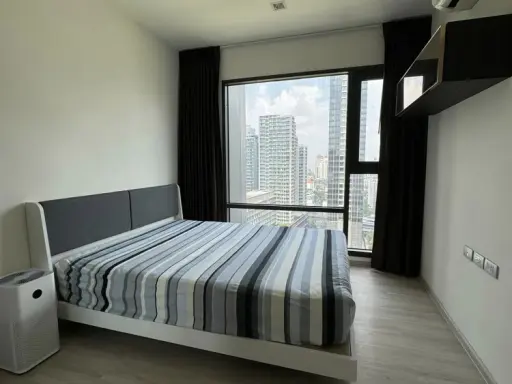 Condo for rent, Rhythm Sukhumvit 36-38, high floor, quiet, shady, fully furnished. Just carry your bag and move in.