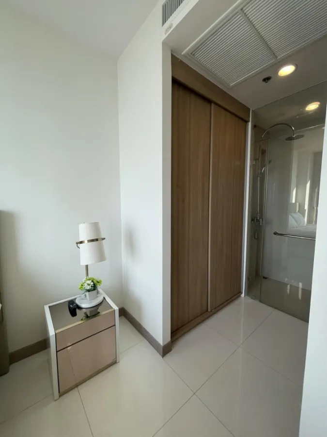 For rent, The Riviera Wongamat Beach (North Pattaya), very beautiful sea view. You can lie down and enjoy the view. Book now.