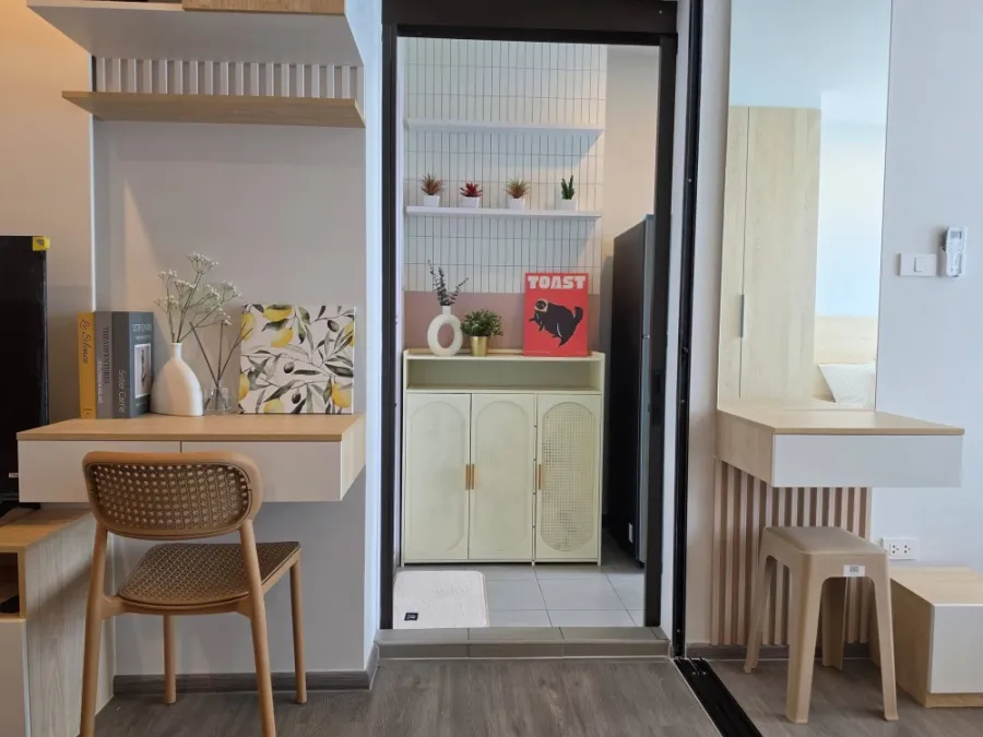 Condo for rent, Regent Home Wuttakat. Nicely decorated room with complete furniture and appliances. Ready to move in. Book now!