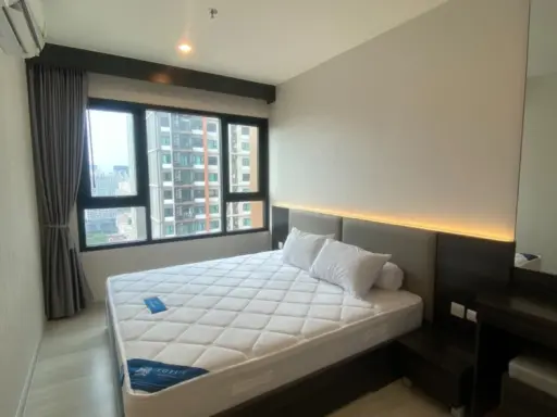 For rent, Life Asoke, 29th floor, beautiful room, fully furnished, very livable, you can carry one bag and move in.